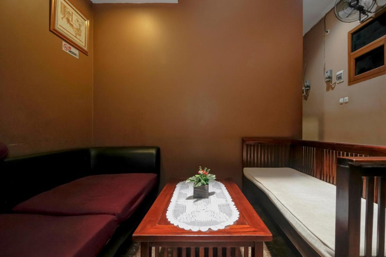 Reddoorz Near Manggarai Station 2 Hotel Jacarta Exterior foto
